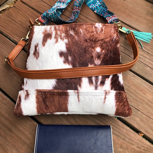 NEW FAUX COWHIDE FUR WESTERN CROSSBODY BAG PURSE WALLET SET & TASSEL BAG CHARM - Picture 2 of 7